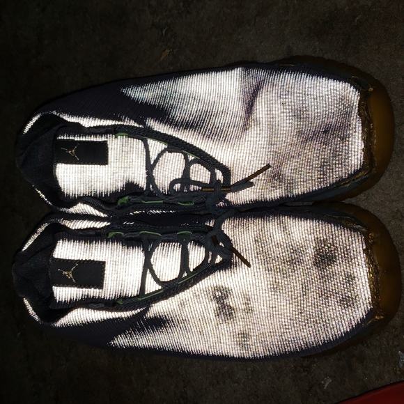 Gray future jordans 11s size 6y - Picture 4 of 4
